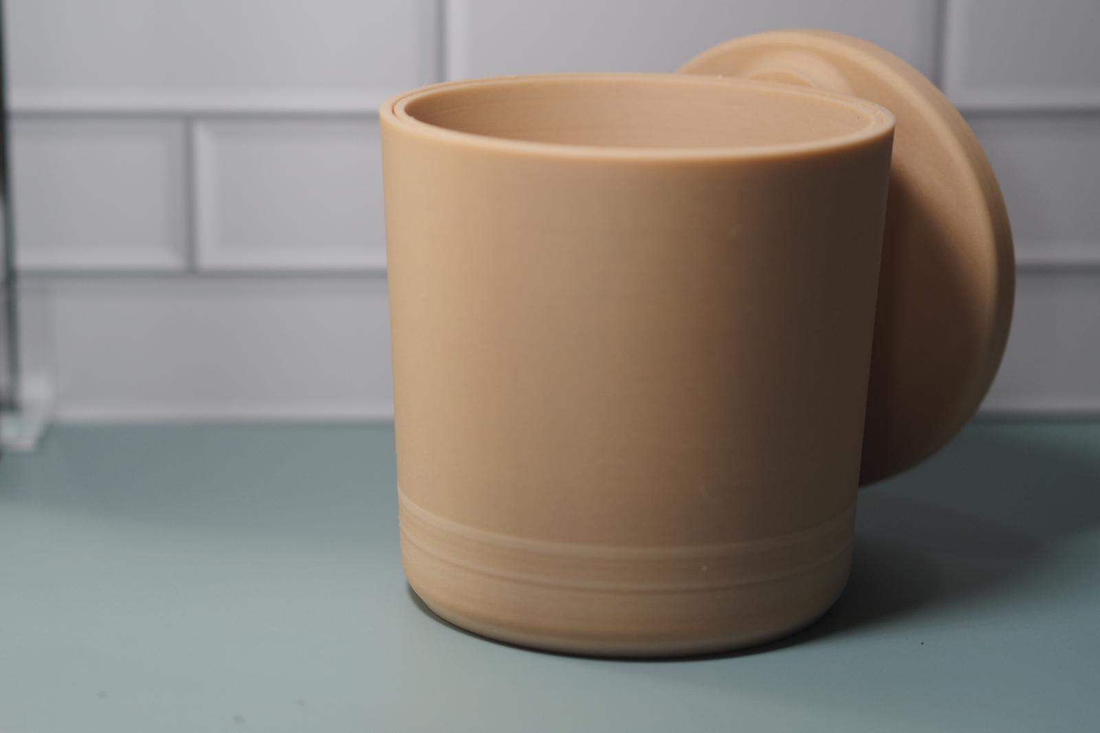 Wall hanging planter