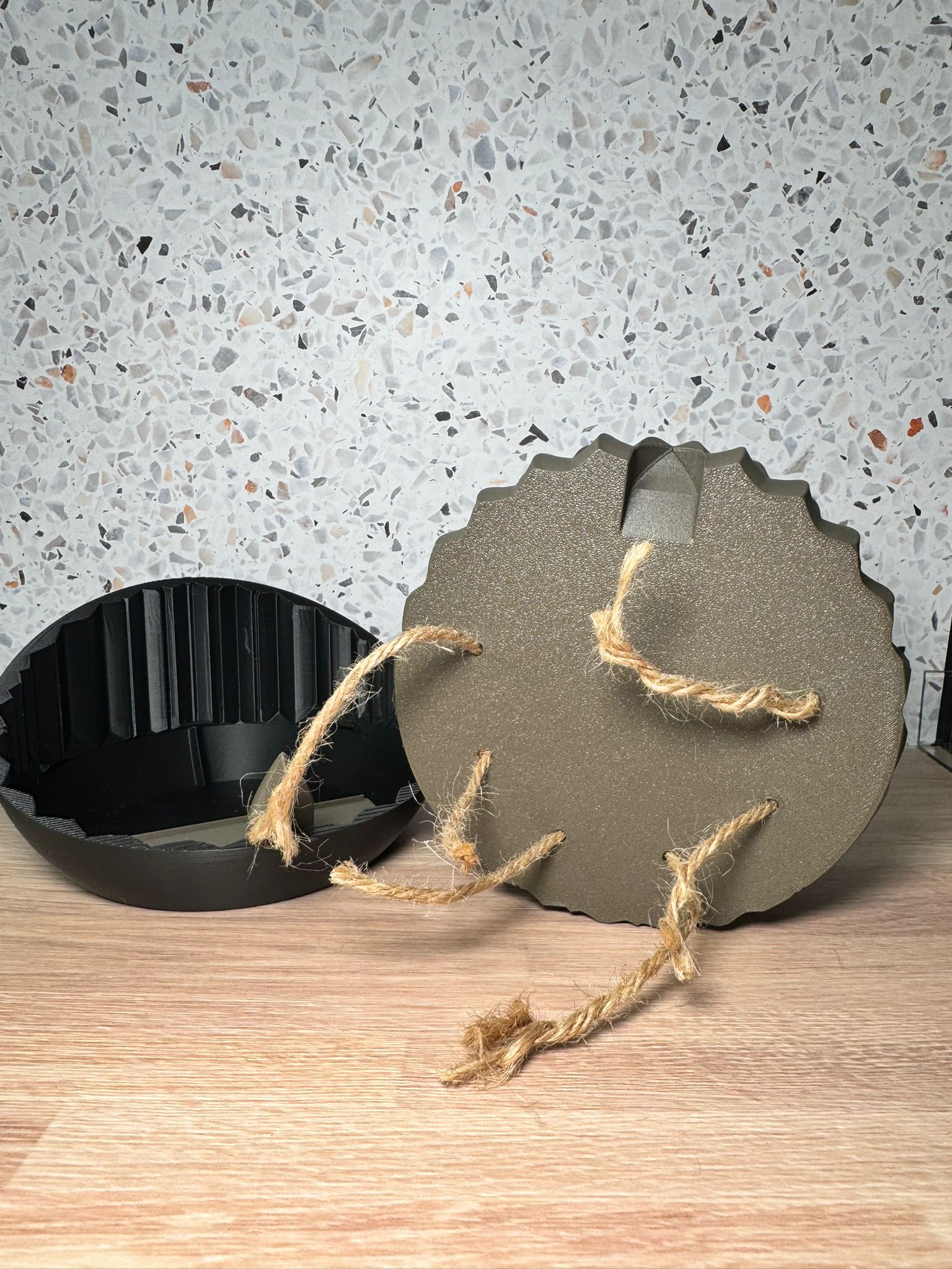 Shape shifting self watering planter