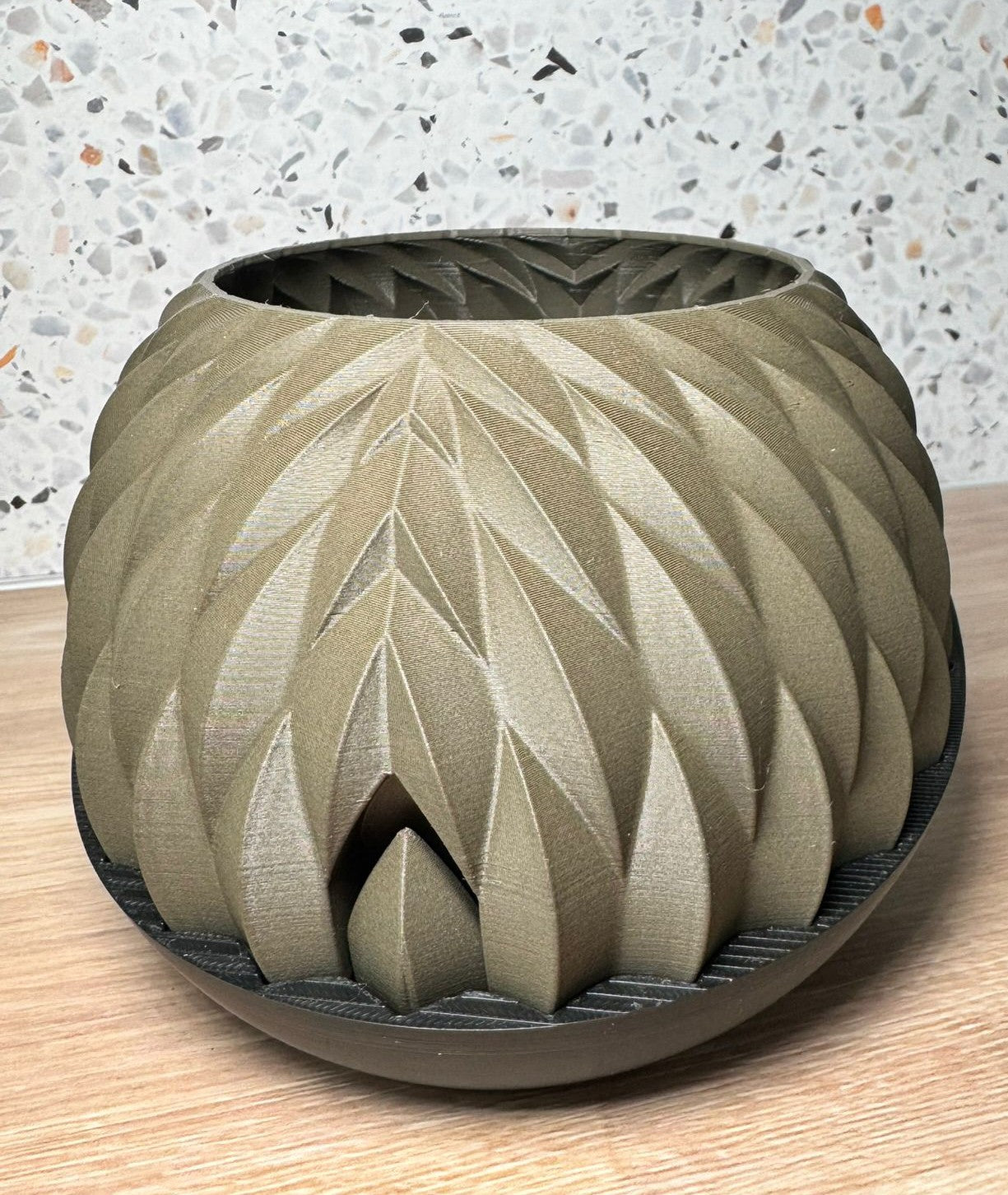 Shape shifting self watering planter