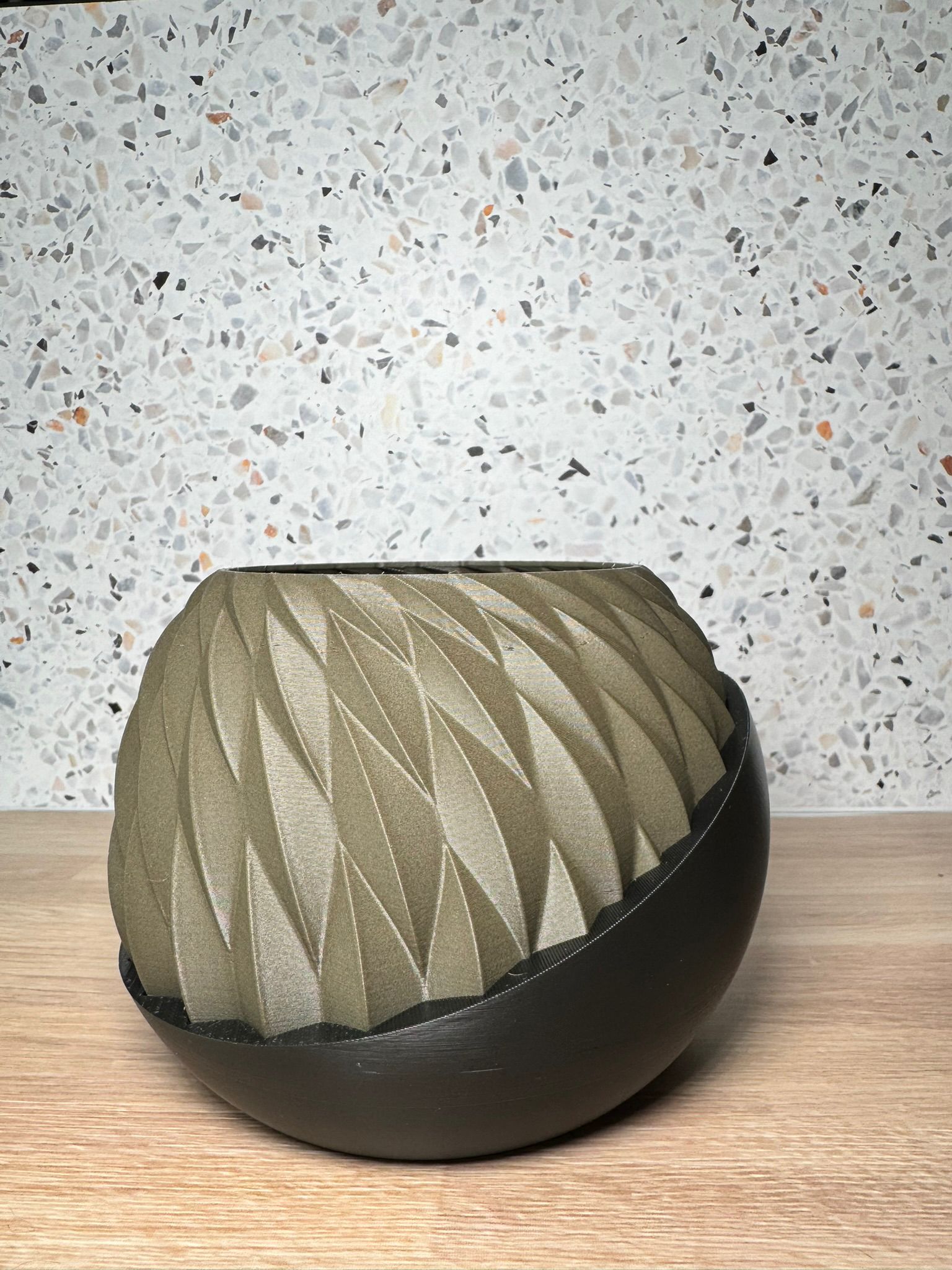 Shape shifting self watering planter